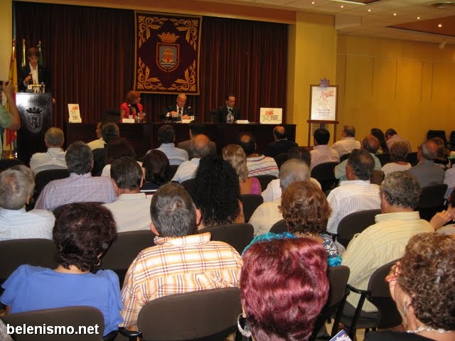 Dos imágenes del acto de presentación (cortesía A.B. Rota)