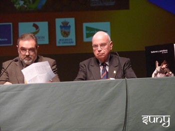 Augusto Beltrá (iz.) y Juan Giner (de.), durante la presentación del libro "Belenes y pesebres de España".