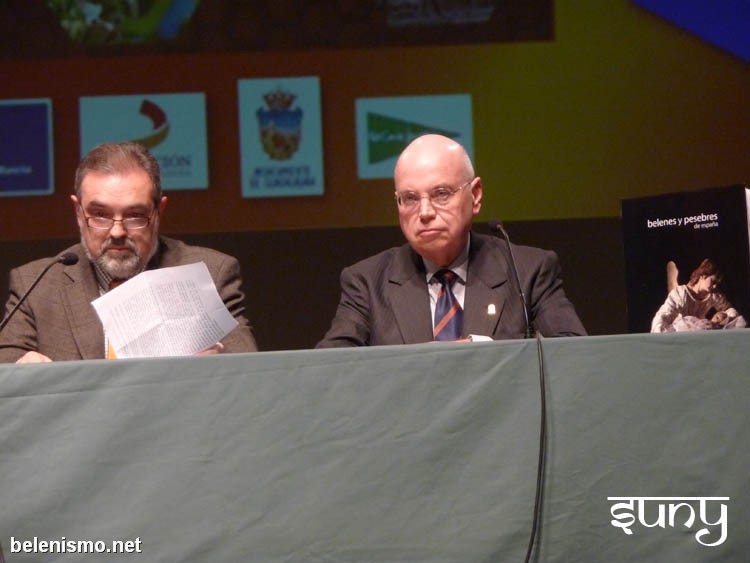 Augusto Beltrá (iz.) y Juan Giner (de.), durante la presentación del libro "Belenes y pesebres de España".