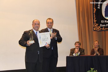 Entrega del Trofeo Federación a Antonio Rodríguez.