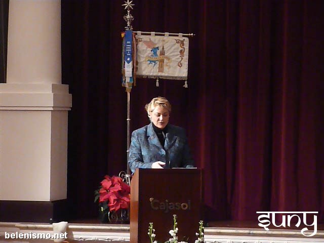 La periodista Irene Gallardo lee la exaltación.