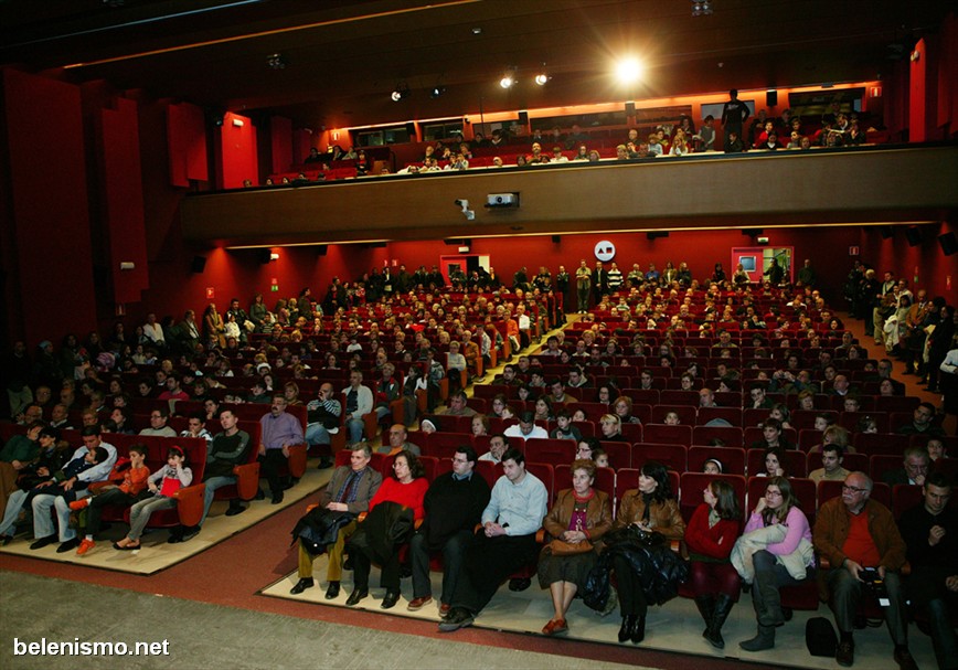 El público abarrotó el Aula de Cultura de Caja Mediterráneo.