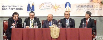 Mesa presidencial del acto de clausura