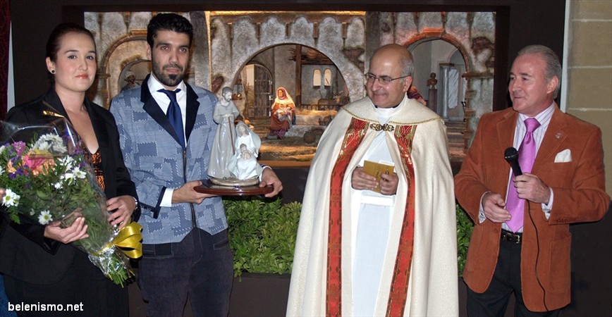 J. Joaquín Pérez, junto a su esposa, el Presidente de la Asociación y el Deán de la Catedral de Jerez (J.M. Lozano)